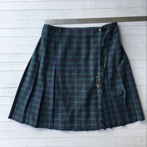 KATHRYN DEENE kilt skirt. Women’s size L-XL Blue and green plaid with gold pin.